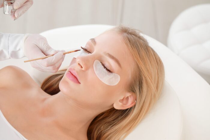 Wimpern & Augenbrauen färben