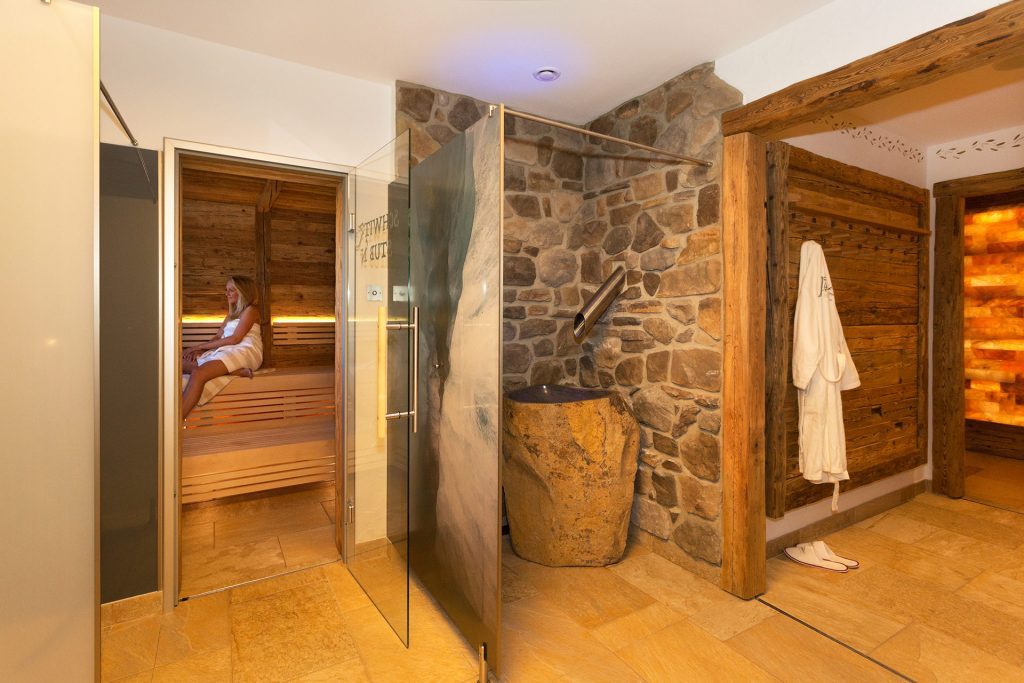 Virtueller Rundgang Wellnessbereich 8 hotel alpenhof berchtesgaden sauna eingang