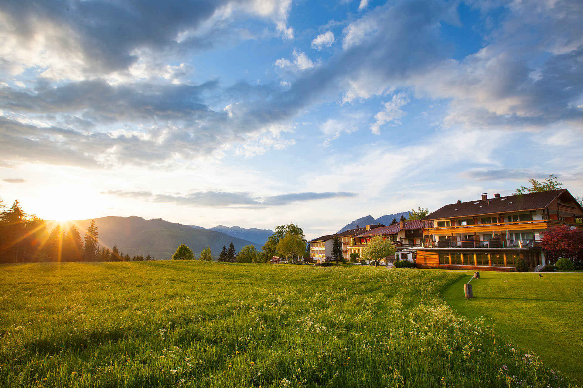 Hotel Alpenhof 7 Hotel Alpenhof, Berchtesgaden_Sonnenuntergang_fern