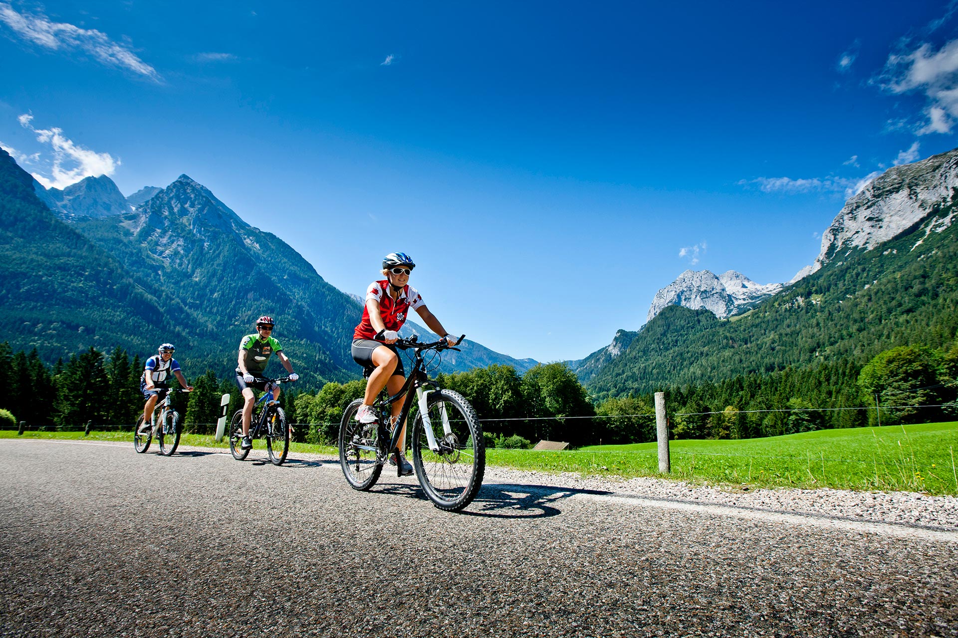 Sport & fitness in your wellness holiday 3 hotel alpenhof berchtsgaden radfahrer