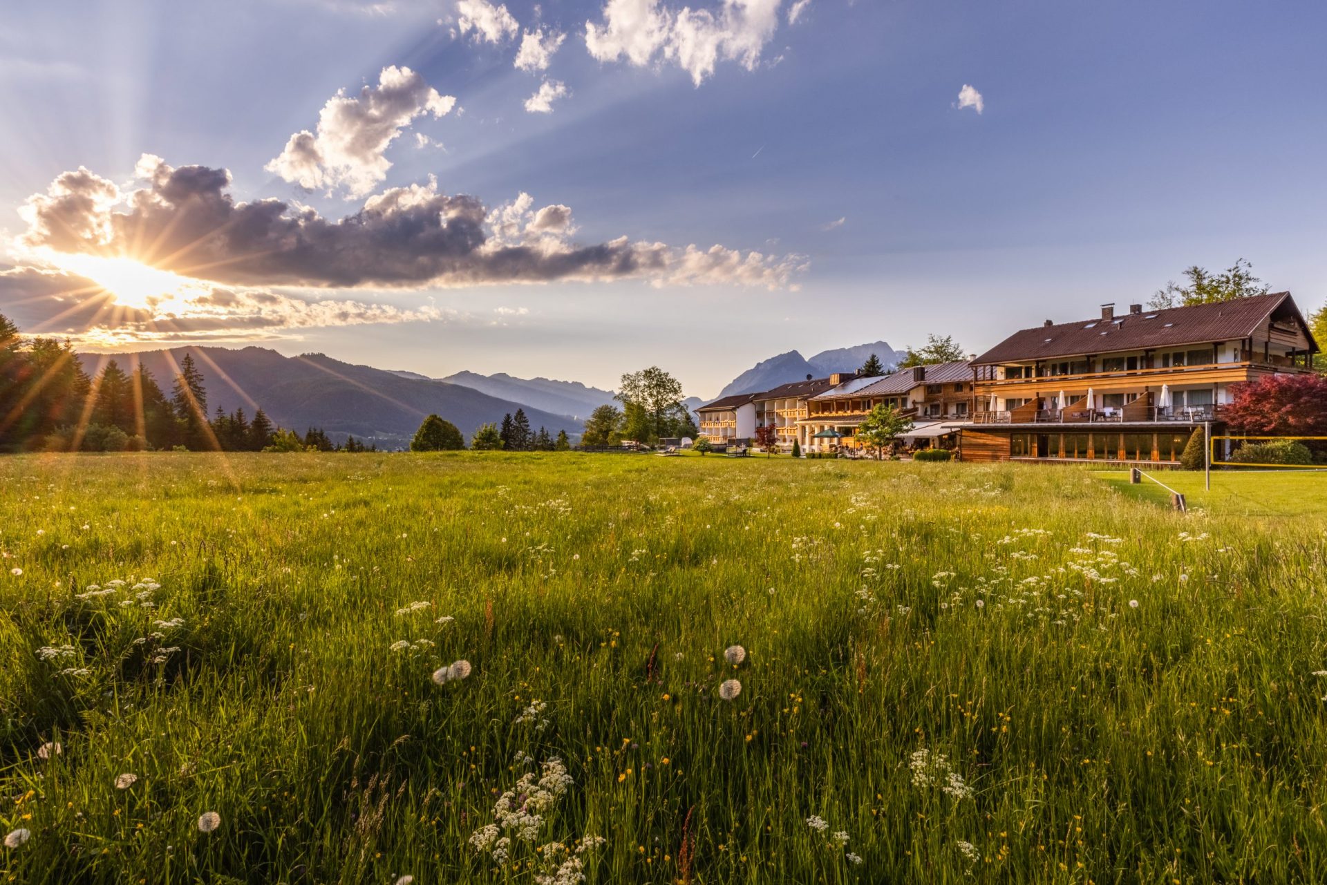 hotel alpenhof berchtesgden ansicht im sonnenuntergang