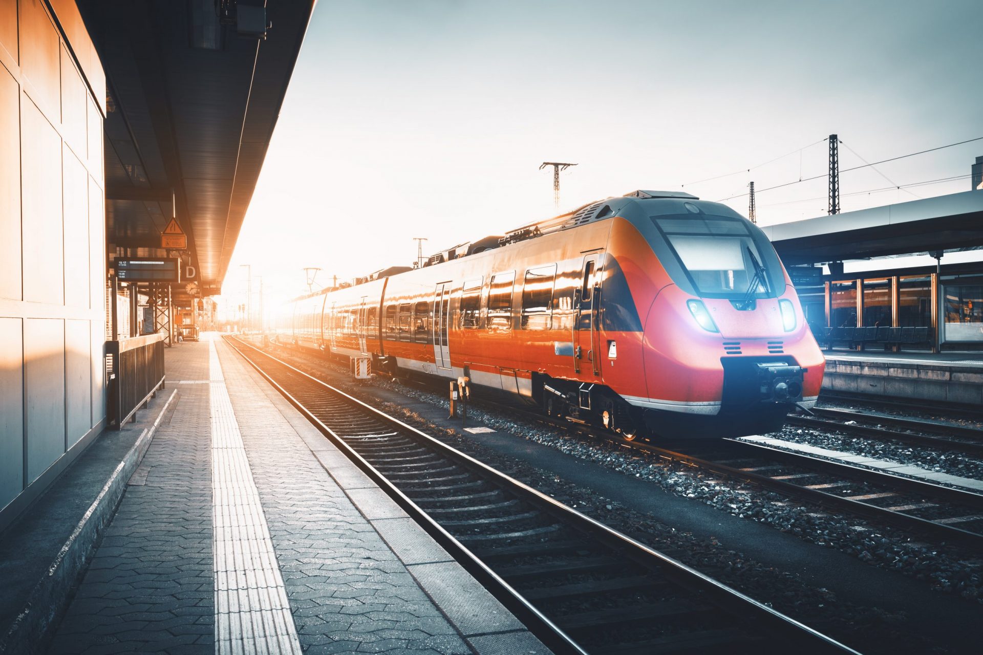 Arrival 2 hotel alpenhof berchtesgaden anreise bahn bahnsteigden belitsky adobestock 134639612