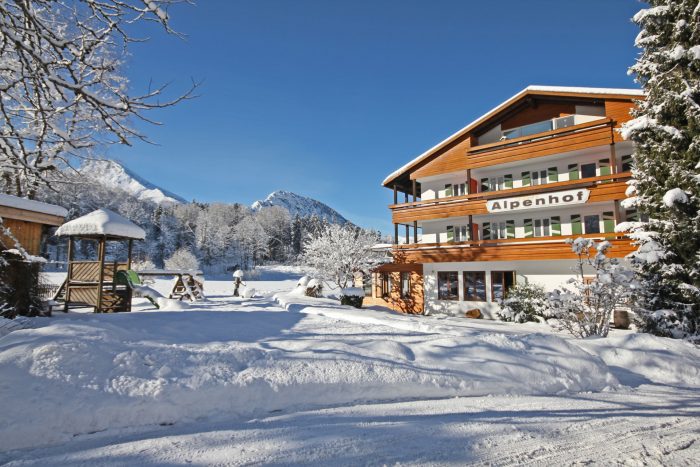 hotel alpenhof berchtesgaden hotelfront winter