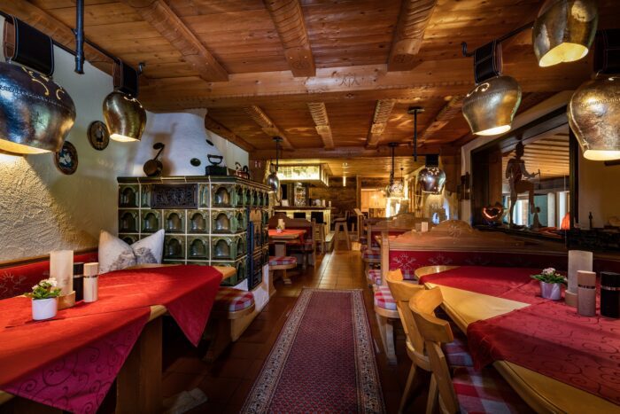 Gallery inside 6 Alm- & Wellnesshotel Alpenhof
Schönau am Königssee
Kaminstube