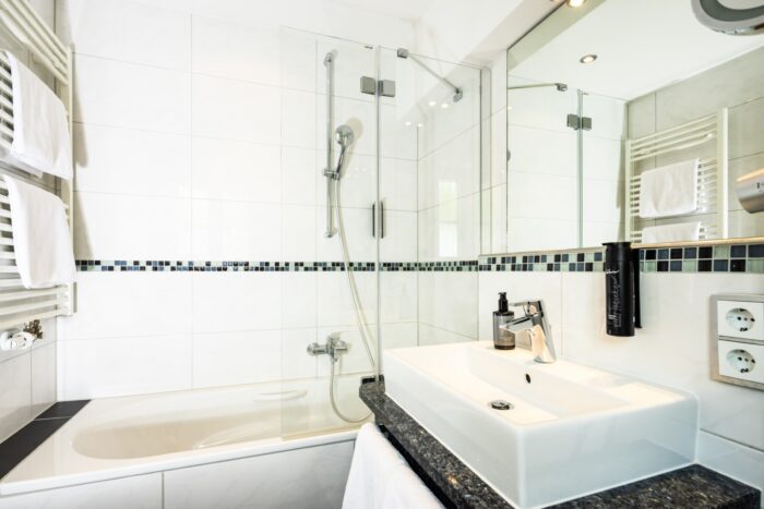 Familienzimmer Edelweiß-Eck 4 Edelweiss Eck Bad1